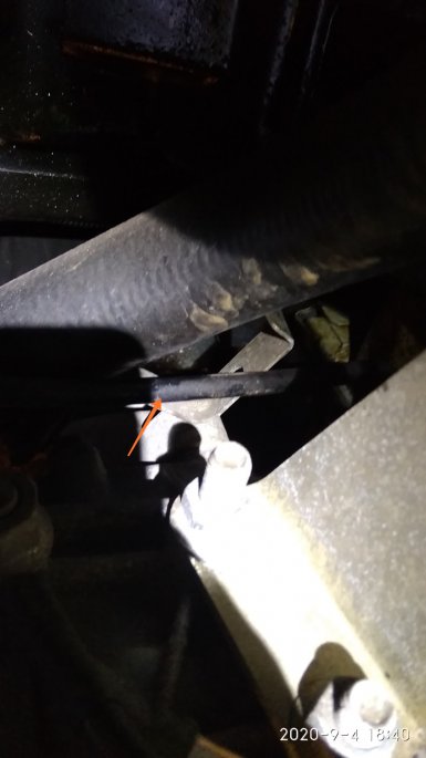 трубка с тормозной жидкостью