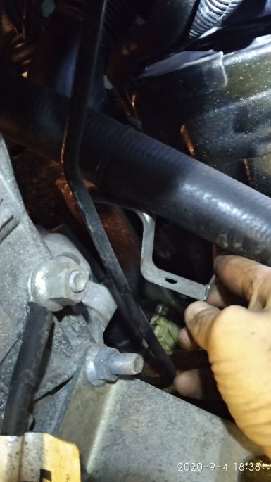 трубка с тормозной жидкостью