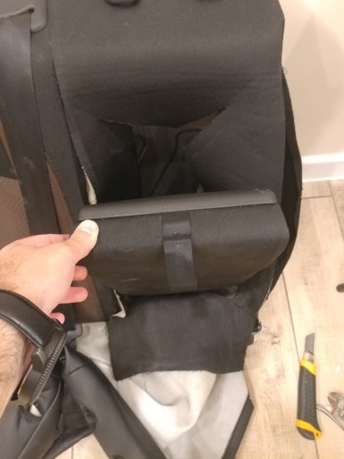 Как установить подлокотник заднего ряда сидений на Lada Vesta