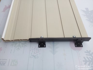 раскладной походный стол из панелей багажника автомобиля