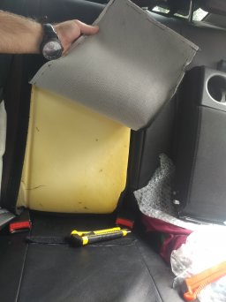 Как установить подлокотник заднего ряда сидений на Lada Vesta