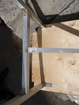 раскладной походный стол из панелей багажника автомобиля