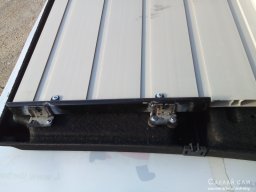 раскладной походный стол из панелей багажника автомобиля