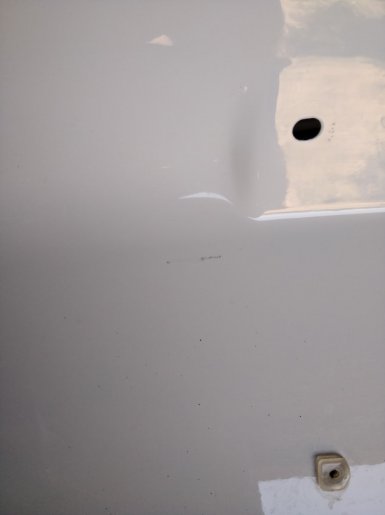 Сабля крышки багажника натирает ЛКП Весты