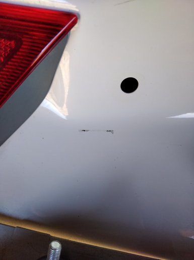 Сабля крышки багажника натирает ЛКП Весты