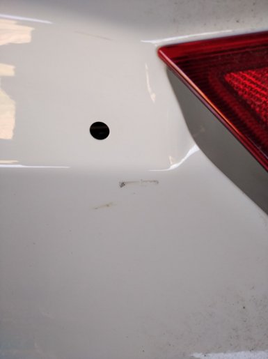 Сабля крышки багажника натирает ЛКП Весты