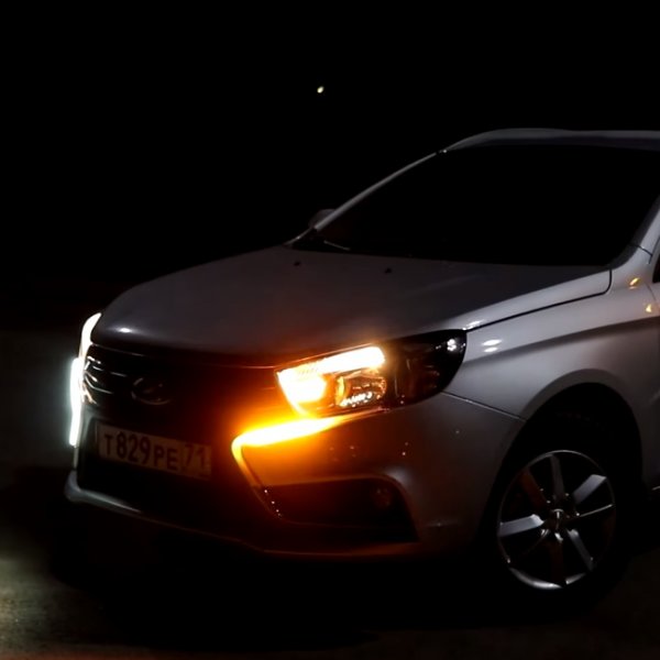 Молдинги переднего бампера с ДХО и поворотником в стиле Lexus для Lada Vesta