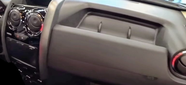 Первые живые фото Lada Largus FL,