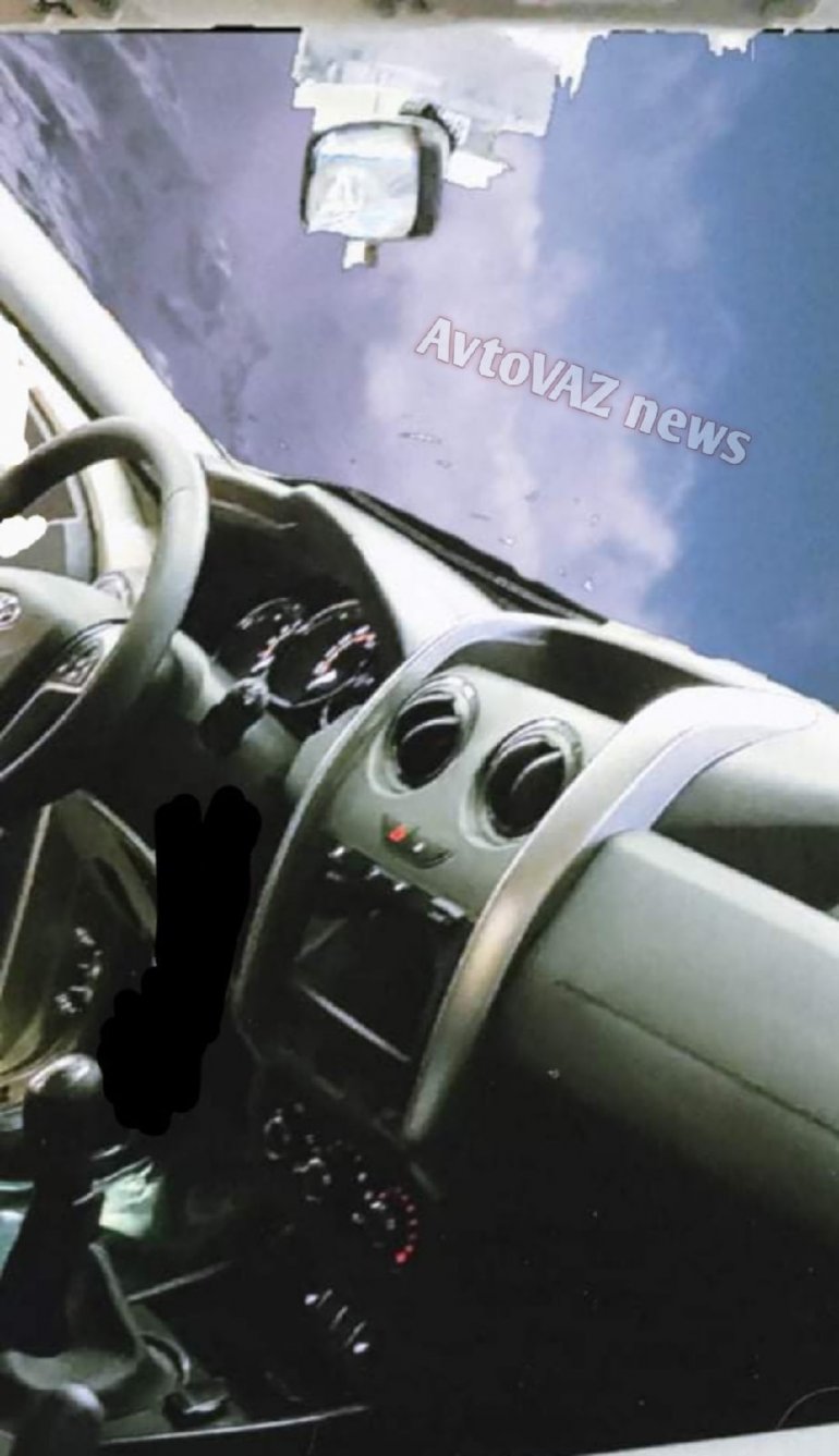 фрагменты интерьера и экстерьера автомобиля Largus FL