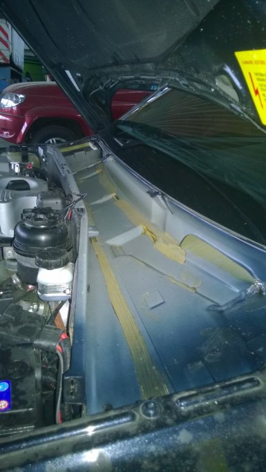 Очистить поверхность кузова и обезжирить.