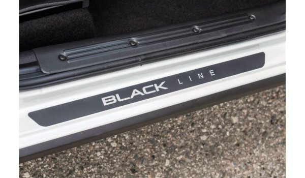 Наклейка порога с надписью BLACK LINE