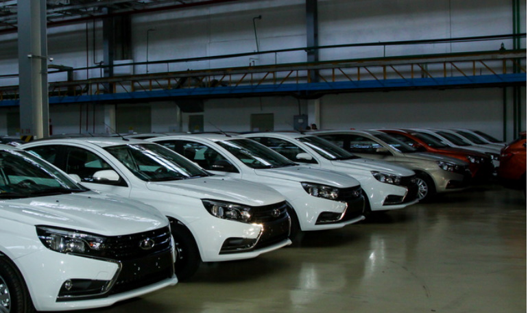 Правительство Удмуртии меняет старые иномарки на новые Lada Vesta