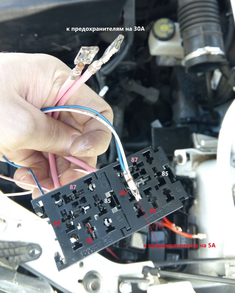 Подключить обжатые провода к разъемам силовых реле по схеме