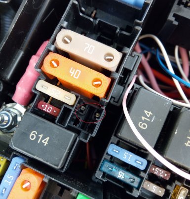 Для предохранителя на 5А обжать провода малого сечения клеммами Лира 4,8 мм