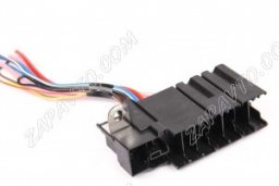 Две клеммы под предохранители 30А в монтажном подкапотном блоке.