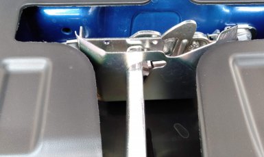 замок капота на Lada Vesta нового образца