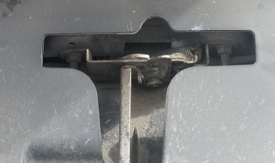 замок капота на Lada Vesta старого образца