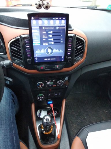 магнитола Lada XRAY Cross в стиле Tesla