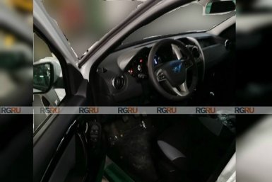 Первые живые фото Lada Largus FL