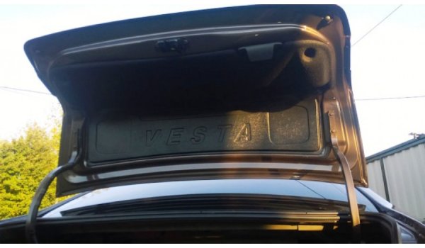 Облицовка крышки багажника ЯрПласт с надписью для Lada Vesta