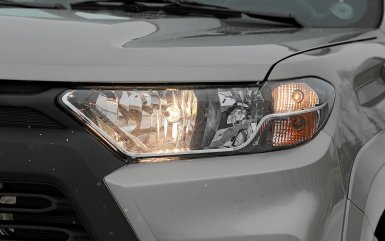 Как светят новые передние фары Lada Niva Travel