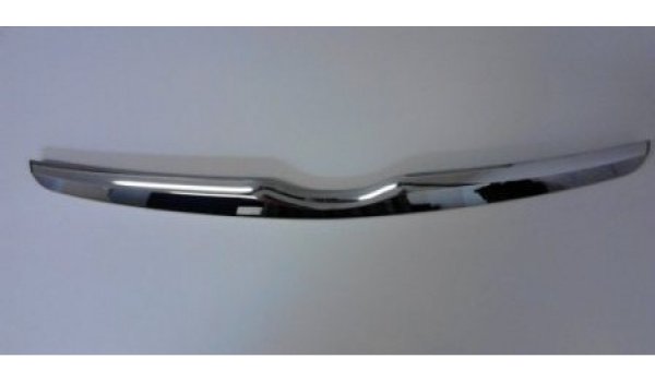 Накладка решетки переднего бампера (сабля) Lada Granta