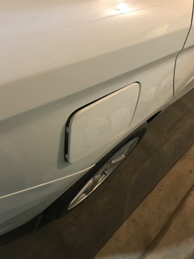 Простой способ установить запираемый лючок бензобака на Lada Vesta