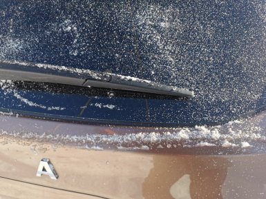 Установка дополнительных уплотнителей заднего стекла и форточек на Lada XRAY