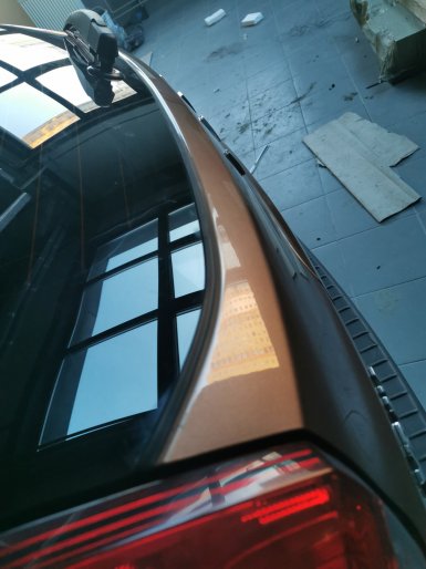 Установка дополнительных уплотнителей заднего стекла и форточек на Lada XRAY