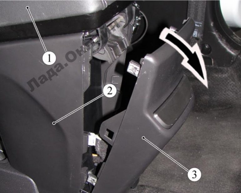 Рисунок 8-1 – Вставка задняя подлокотника передних сидений