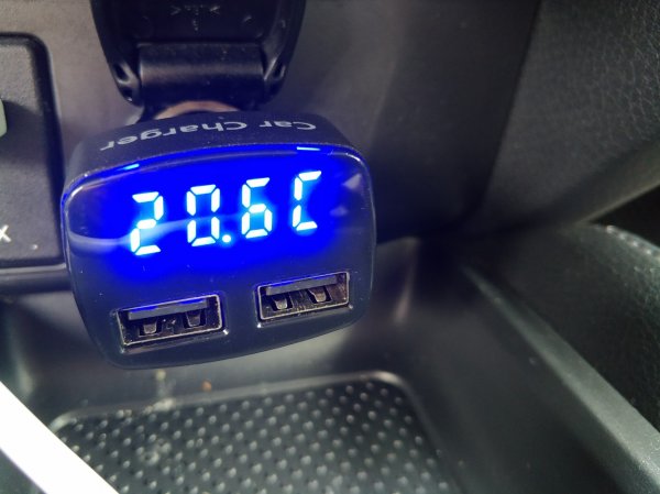 Устройство CAR CHARGER 4 в 1 (USB зарядка, вольтметр, амперметр, термометр)