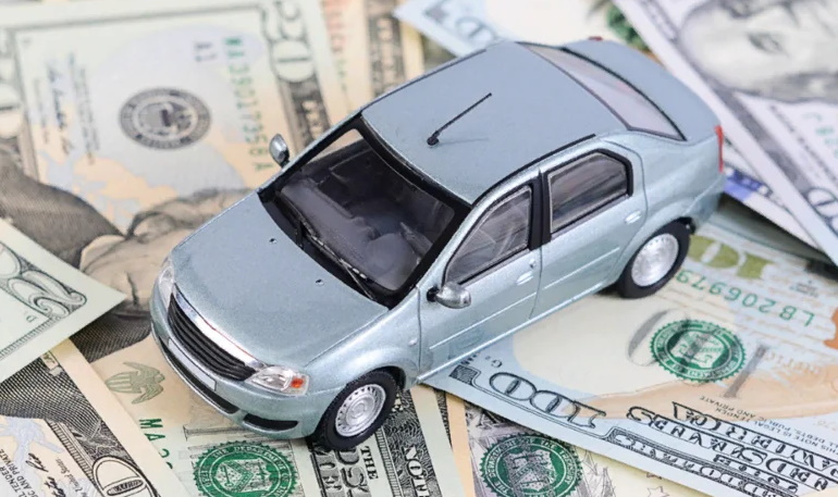 Автомобили в России за 8 лет стали дешевле (в долларах)