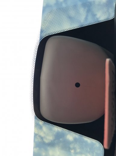 Установить зеркало в кронштейн и защелкнуть облицовку (нижнюю и верхнюю).