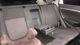 Как установить подлокотник заднего ряда сидений на Lada Vesta