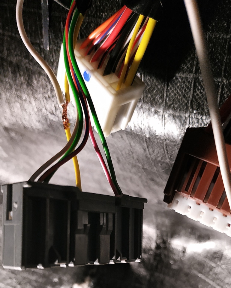 Как установить кнопку открывания багажника в салоне Lada Vesta