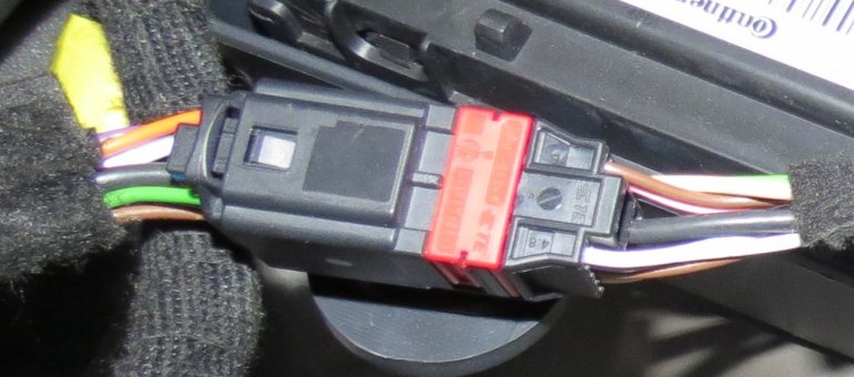 Ищу распиновку разъёмов монтажного блока Lada Largus FL