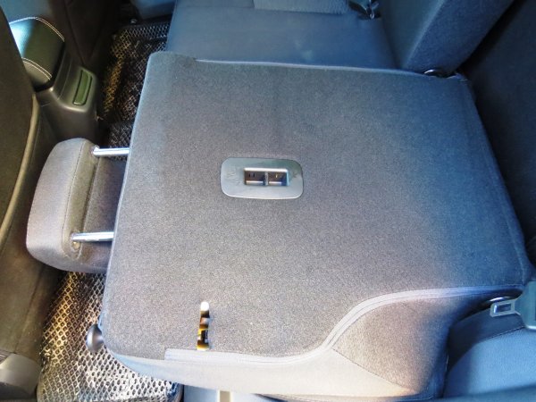 Облицовка верхнего крепления заднего сиденья для Lada Vesta