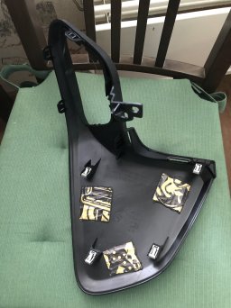 Левая верхняя накладка торпедо