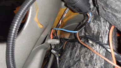 массу подключаем