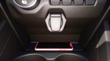 специальное место на панели для телефона