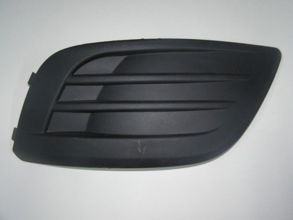 Заглушка переднего бампера вместо ПТФ для Lada Largus