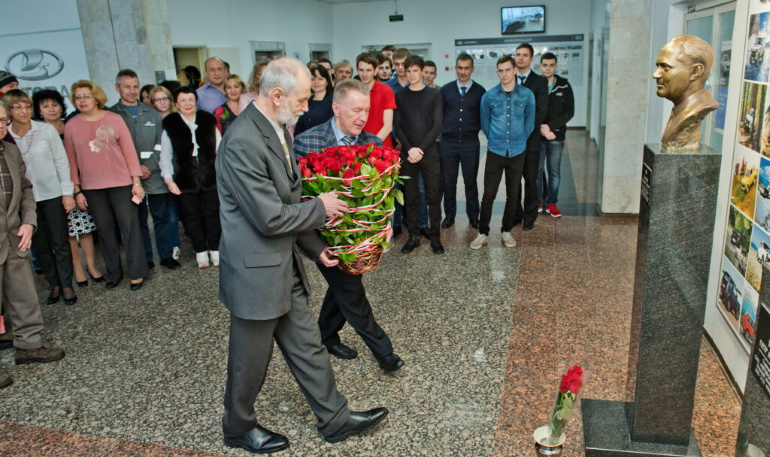 На заводе рассказали про совет ветеранов АВТОВАЗа На заводе рассказали про совет ветеранов АВТОВАЗа