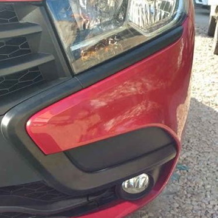 Черные накладки (антихром) на молдинги переднего бампера для Lada XRAY