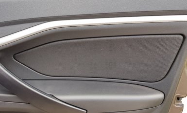 Обивку дверей Lada Vesta тканевая
