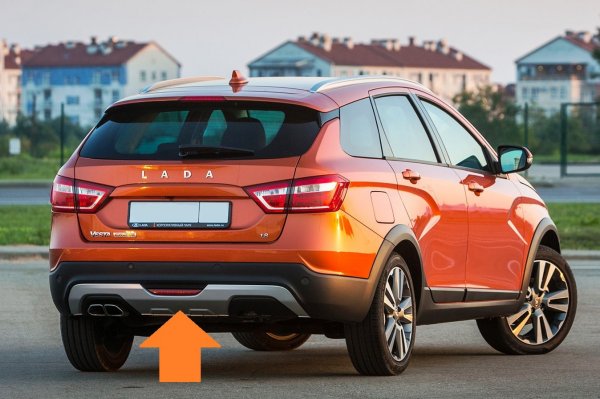 Накладка заднего бампера средняя (окрашенная) для Lada Vesta (Cross, SW Cross)