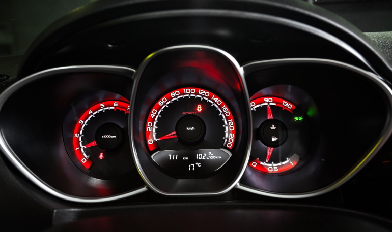 Как заменить обычную комбинацию приборов на версию SPORT на Lada Vesta