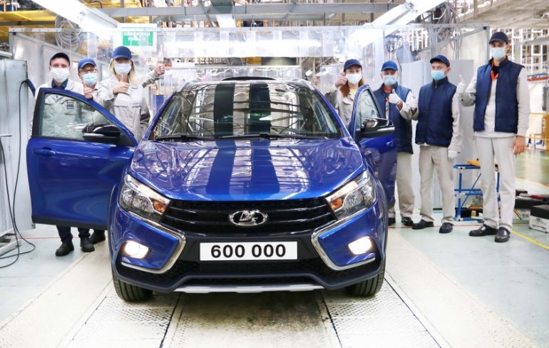АВТОВАЗ выпустил 600 000 автомобилей Lada Vesta