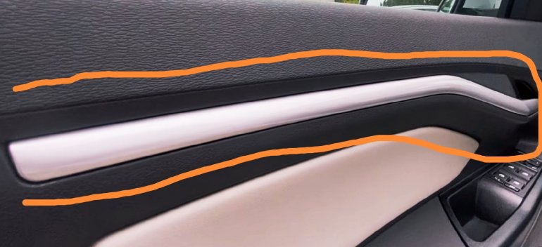 На Lada Vesta начали устанавливать новые вставки обивок дверей