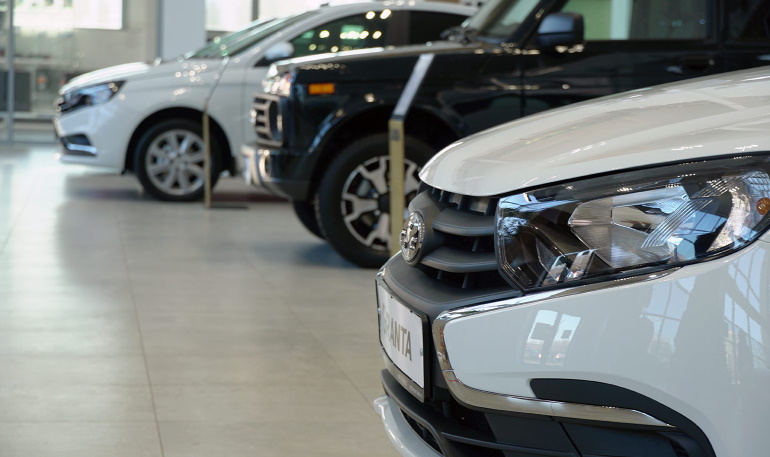 В Беларуси есть автомобили без «допов», но продавать их россиянам запретили