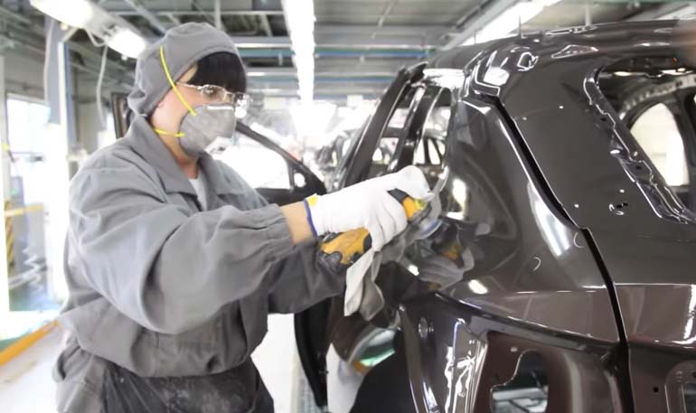 На заводе показали, как устраняют дефекты ЛКП на Lada Vesta